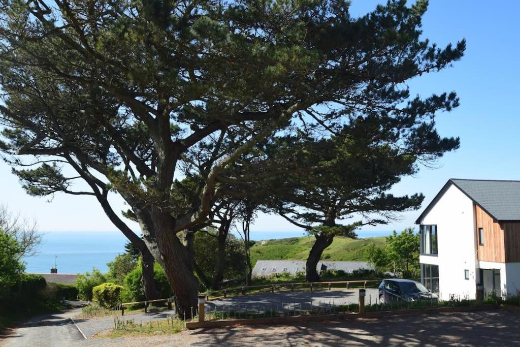 Flat 1 High Tide House, Mortehoe - Beautifully Designed Ground Floor Flat With Sea Views And Garden ภายนอก รูปภาพ
